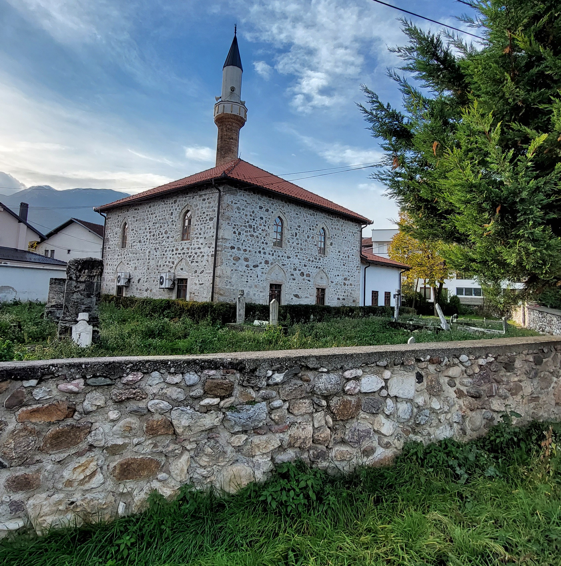 “DEFTERDARI” – XHAMIA E PASHALLARËVE TË PEJËS