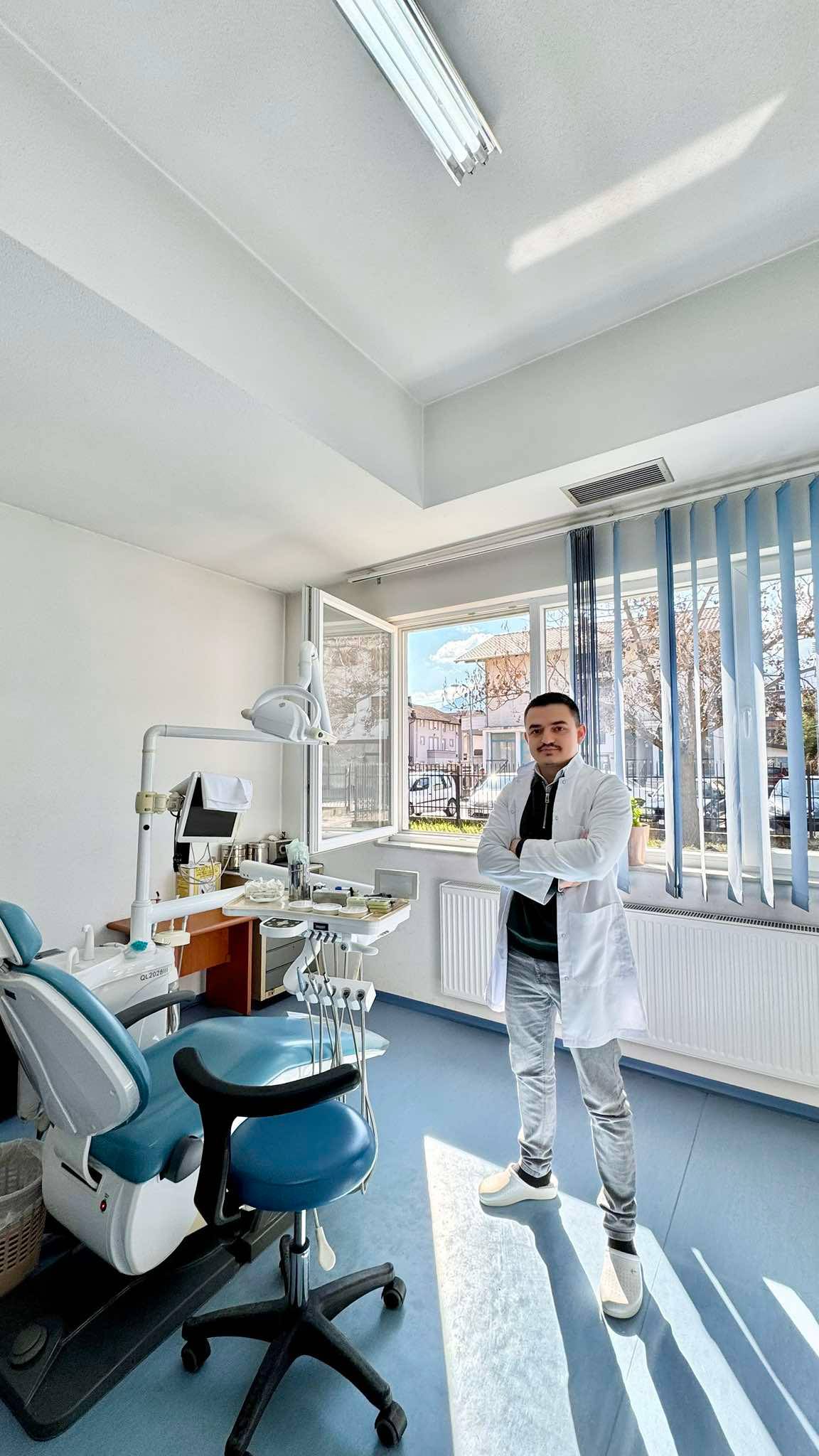 Dr. Agon Kollçaku – Kujdes profesional për mbi 300 pacientë në vetëm 4 muaj në QMF 5